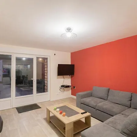 Charite Bas Logement 75 M2 Avec Jardin Prive *