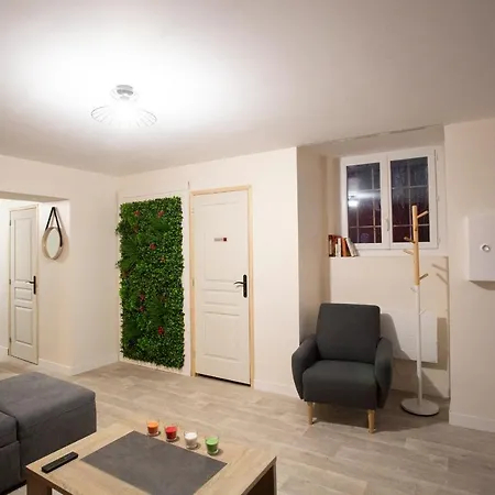 Charite Bas Logement 75 M2 Avec Jardin Prive *